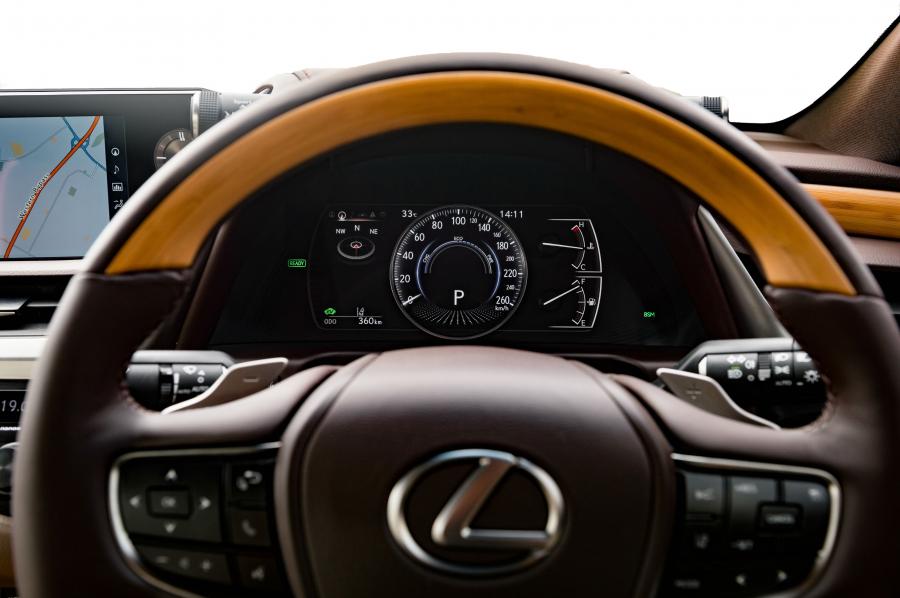 Панель приборов Lexus ES300h 2018 года  (ZA) (фото 15 из 45)